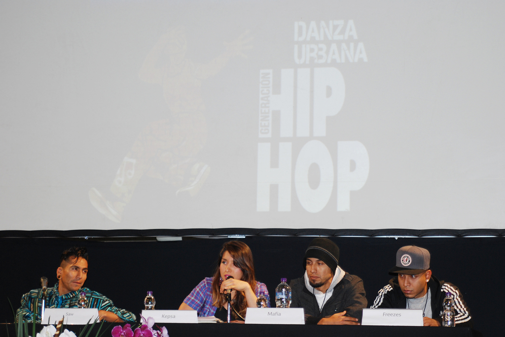 Fotografía de la mesa redonda “El Breaking en México: retos y perspectivas” que se llevó a cabo el 30 de mayo de 2015 como parte del encuentro internacional Danza Urbana Generación Hip Hop realizado en el Centro Nacional de las Artes.