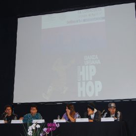 Fotografía de la mesa redonda “El Breaking en México: retos y perspectivas” que se llevó a cabo el 30 de mayo de 2015 como parte del encuentro internacional Danza Urbana Generación Hip Hop realizado en el Centro Nacional de las Artes.