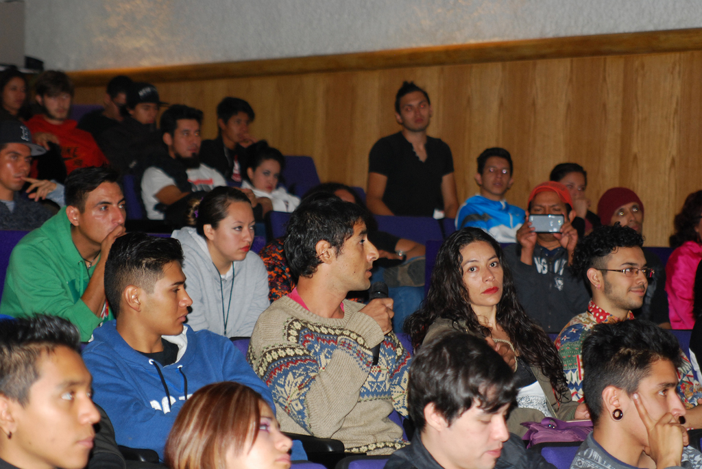 Fotografía de la mesa redonda “El Breaking en México: retos y perspectivas” que se llevó a cabo el 30 de mayo de 2015 como parte del encuentro internacional Danza Urbana Generación Hip Hop realizado en el Centro Nacional de las Artes.