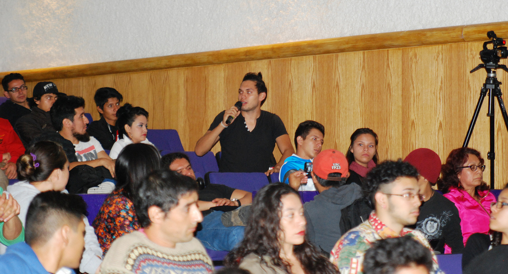 Fotografía de la mesa redonda “El Breaking en México: retos y perspectivas” que se llevó a cabo el 30 de mayo de 2015 como parte del encuentro internacional Danza Urbana Generación Hip Hop realizado en el Centro Nacional de las Artes.