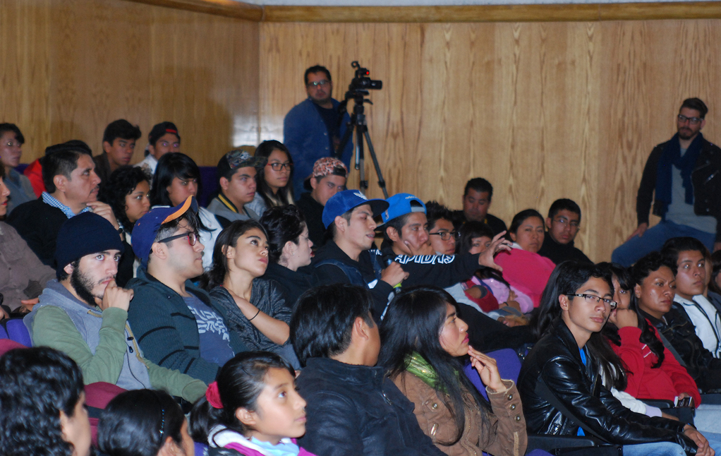Fotografía de la mesa redonda “El Breaking en México: retos y perspectivas” que se llevó a cabo el 30 de mayo de 2015 como parte del encuentro internacional Danza Urbana Generación Hip Hop realizado en el Centro Nacional de las Artes.