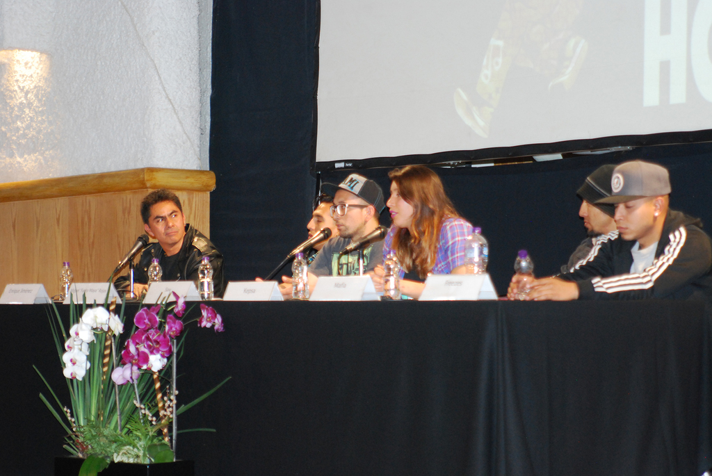 Fotografía de la mesa redonda “El Breaking en México: retos y perspectivas” que se llevó a cabo el 30 de mayo de 2015 como parte del encuentro internacional Danza Urbana Generación Hip Hop realizado en el Centro Nacional de las Artes.