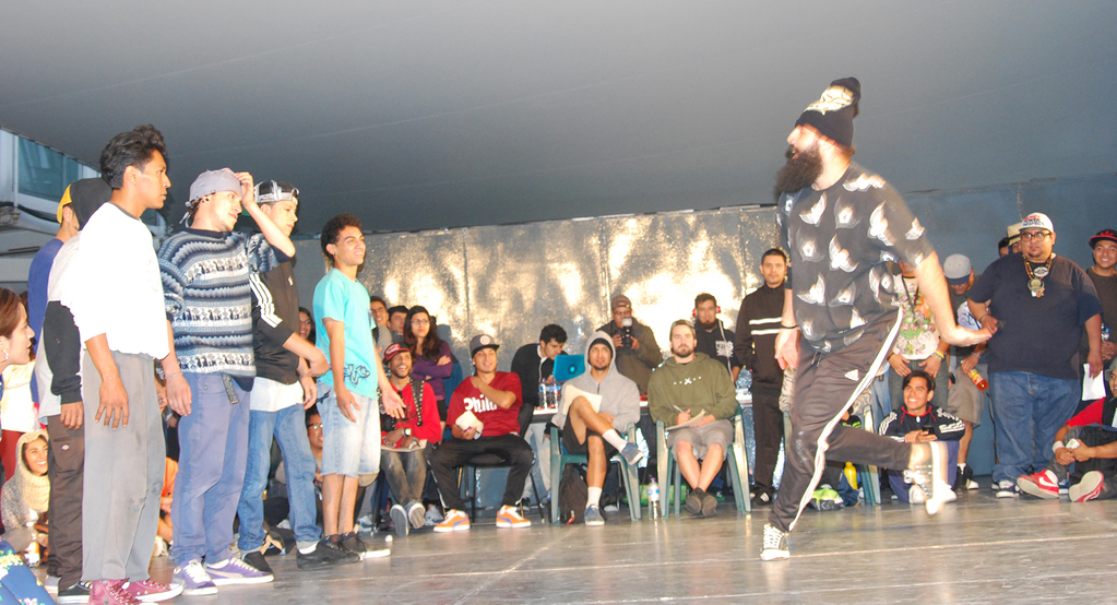Fotografía de la Batalla Crew vs. Crew que se llevó a cabo el 30 de mayo de 2015 como parte del encuentro internacional Danza Urbana Generación Hip Hop realizado en el Centro Nacional de las Artes.