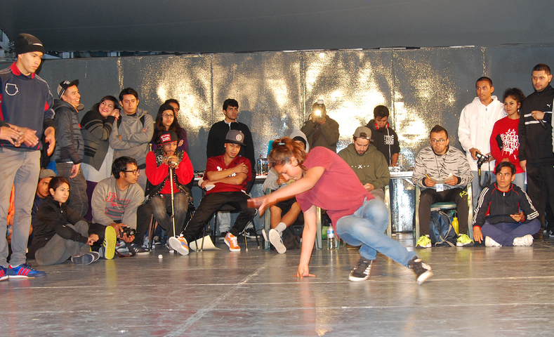 Fotografía de la Batalla Crew vs. Crew que se llevó a cabo el 30 de mayo de 2015 como parte del encuentro internacional Danza Urbana Generación Hip Hop realizado en el Centro Nacional de las Artes.