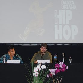 Fotografía de la conferencia magistral "Thesis. Una perspectiva del b-boy" que se llevó a cabo el 31 de mayo de 2015 como parte del encuentro internacional Danza Urbana Generación Hip Hop realizado en el Centro Nacional de las Artes.