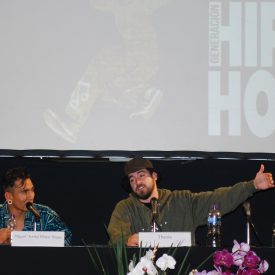 Fotografía de la conferencia magistral "Thesis. Una perspectiva del b-boy" que se llevó a cabo el 31 de mayo de 2015 como parte del encuentro internacional Danza Urbana Generación Hip Hop realizado en el Centro Nacional de las Artes.
