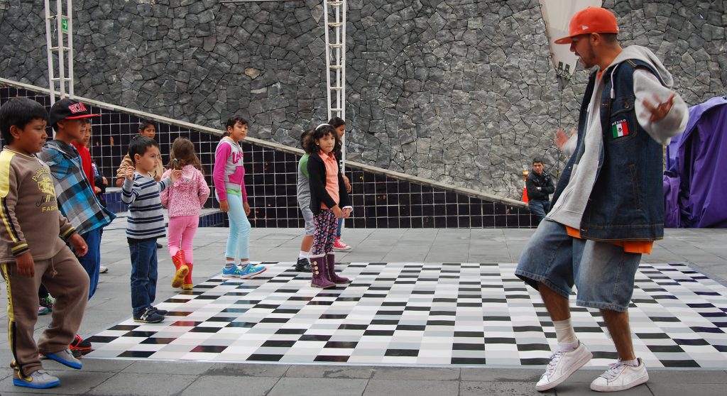 Fotografía de la clase magistral "Kids. Hip Hop" que se llevó a cabo el 31 de mayo de 2015 como parte del encuentro internacional Danza Urbana Generación Hip Hop realizado en el Centro Nacional de las Artes.