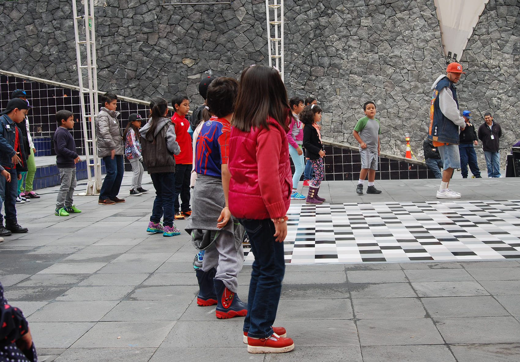 Fotografía de la clase magistral "Kids. Hip Hop" que se llevó a cabo el 31 de mayo de 2015 como parte del encuentro internacional Danza Urbana Generación Hip Hop realizado en el Centro Nacional de las Artes.