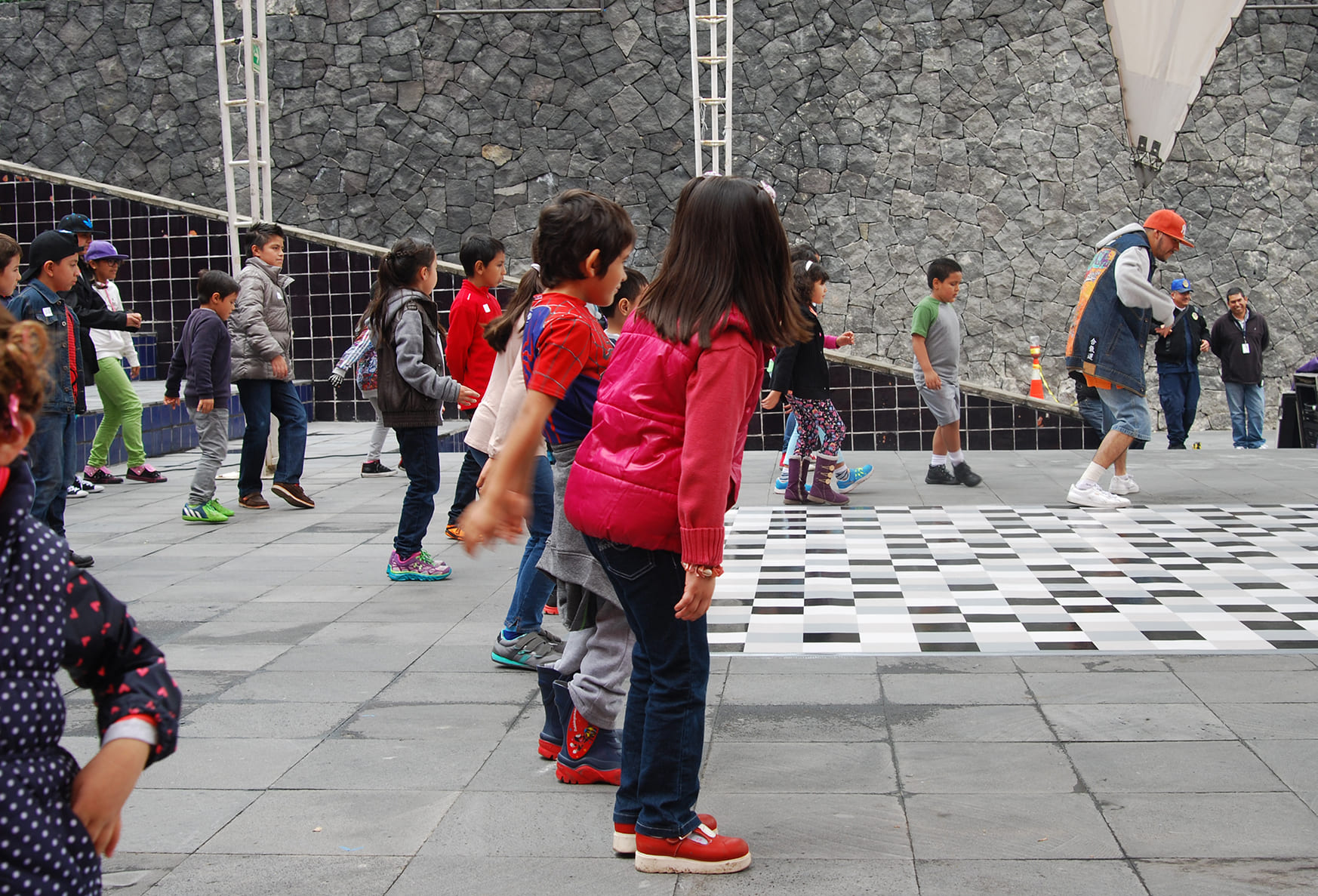 Fotografía de la clase magistral "Kids. Hip Hop" que se llevó a cabo el 31 de mayo de 2015 como parte del encuentro internacional Danza Urbana Generación Hip Hop realizado en el Centro Nacional de las Artes.