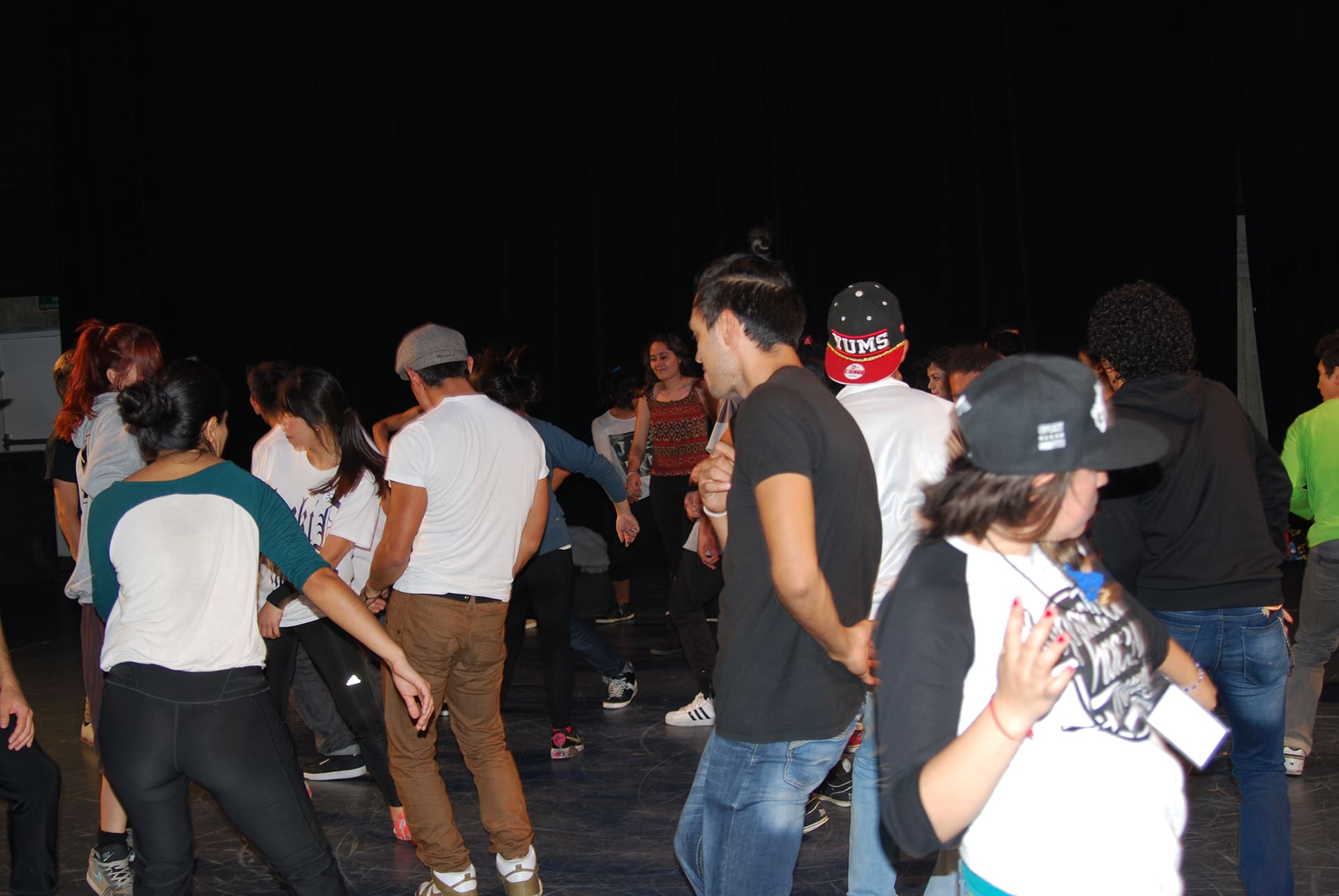 Fotografía de la clase magistral "Free Style" que se llevó a cabo el 31 de mayo de 2015 como parte del encuentro internacional Danza Urbana Generación Hip Hop realizado en el Centro Nacional de las Artes.