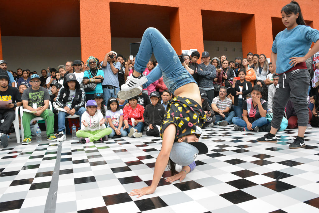 Fotografía de la "Batalla B-girls" que se llevó a cabo el 31 de mayo de 2015 como parte del encuentro internacional Danza Urbana Generación Hip Hop realizado en el Centro Nacional de las Artes.