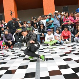 Fotografía de la "Batalla B-girls" que se llevó a cabo el 31 de mayo de 2015 como parte del encuentro internacional Danza Urbana Generación Hip Hop realizado en el Centro Nacional de las Artes.