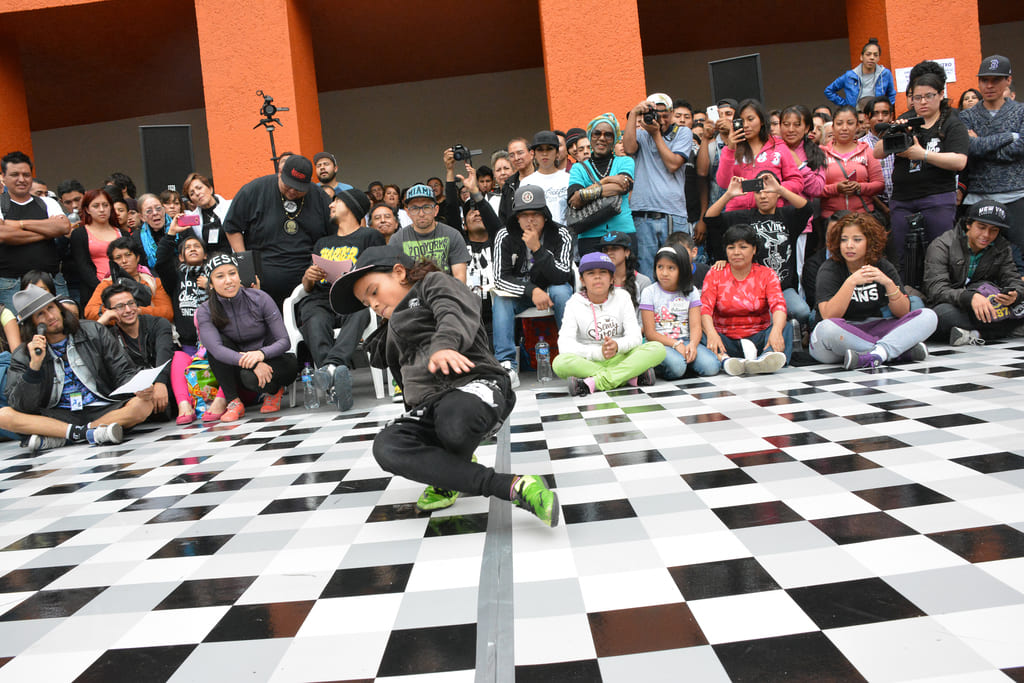 Fotografía de la "Batalla B-girls" que se llevó a cabo el 31 de mayo de 2015 como parte del encuentro internacional Danza Urbana Generación Hip Hop realizado en el Centro Nacional de las Artes.