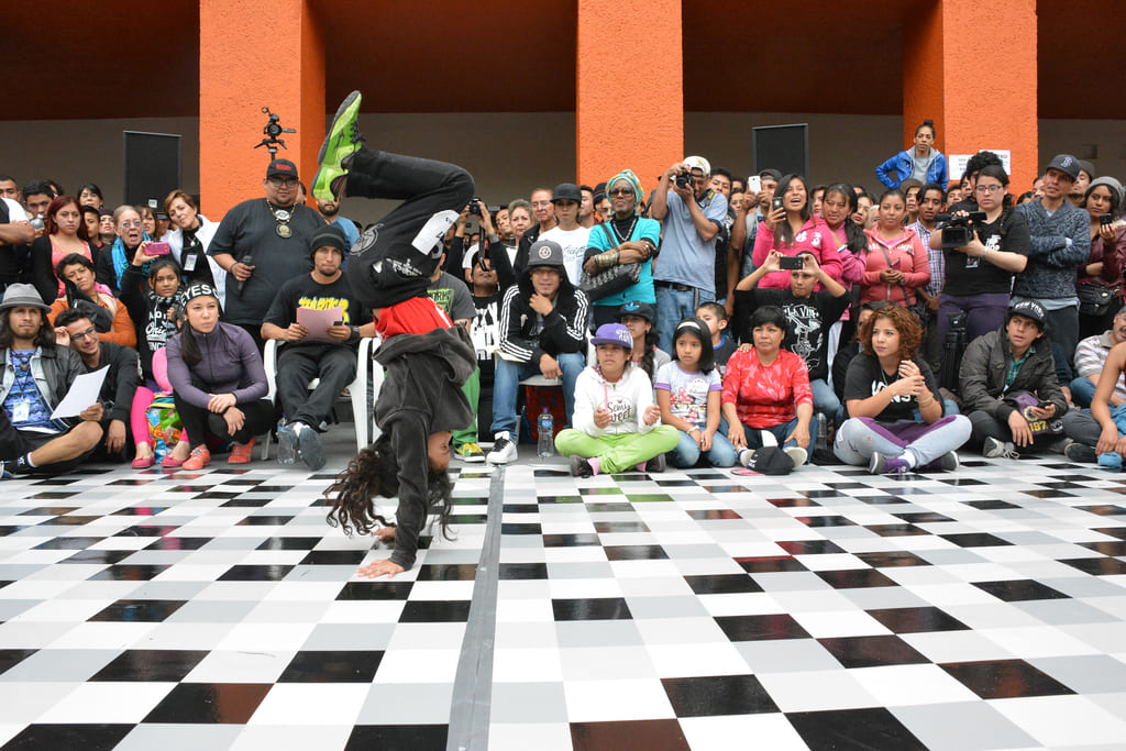 Fotografía de la "Batalla B-girls" que se llevó a cabo el 31 de mayo de 2015 como parte del encuentro internacional Danza Urbana Generación Hip Hop realizado en el Centro Nacional de las Artes.