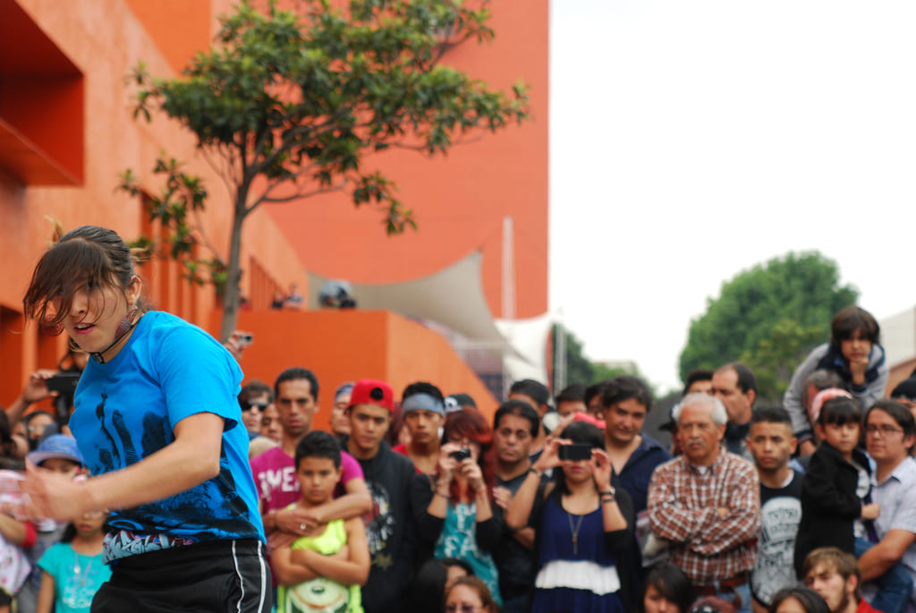 Fotografía de la "Batalla B-girls" que se llevó a cabo el 31 de mayo de 2015 como parte del encuentro internacional Danza Urbana Generación Hip Hop realizado en el Centro Nacional de las Artes.