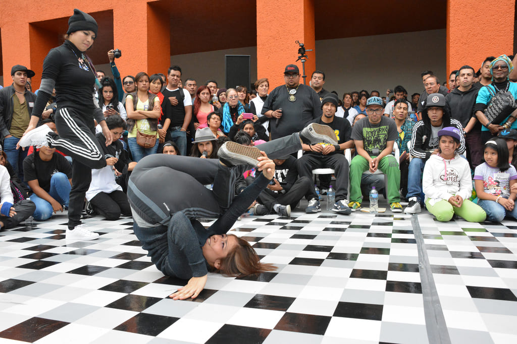 Fotografía de la "Batalla B-girls" que se llevó a cabo el 31 de mayo de 2015 como parte del encuentro internacional Danza Urbana Generación Hip Hop realizado en el Centro Nacional de las Artes.