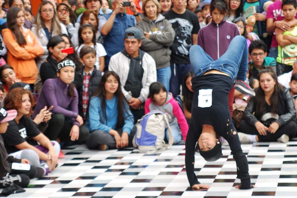 Fotografía de la "Batalla B-girls" que se llevó a cabo el 31 de mayo de 2015 como parte del encuentro internacional Danza Urbana Generación Hip Hop realizado en el Centro Nacional de las Artes.