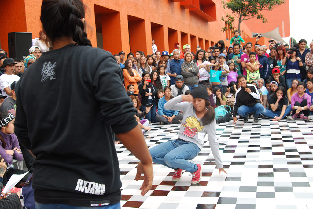 Fotografía de la "Batalla B-girls" que se llevó a cabo el 31 de mayo de 2015 como parte del encuentro internacional Danza Urbana Generación Hip Hop realizado en el Centro Nacional de las Artes.