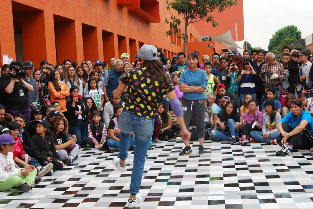 Fotografía de la "Batalla B-girls" que se llevó a cabo el 31 de mayo de 2015 como parte del encuentro internacional Danza Urbana Generación Hip Hop realizado en el Centro Nacional de las Artes.