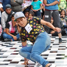 Fotografía de la "Batalla B-girls" que se llevó a cabo el 31 de mayo de 2015 como parte del encuentro internacional Danza Urbana Generación Hip Hop realizado en el Centro Nacional de las Artes.