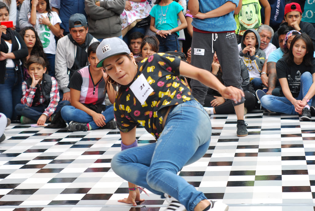Fotografía de la "Batalla B-girls" que se llevó a cabo el 31 de mayo de 2015 como parte del encuentro internacional Danza Urbana Generación Hip Hop realizado en el Centro Nacional de las Artes.