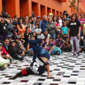 Fotografía de la "Batalla B-girls" que se llevó a cabo el 31 de mayo de 2015 como parte del encuentro internacional Danza Urbana Generación Hip Hop realizado en el Centro Nacional de las Artes.