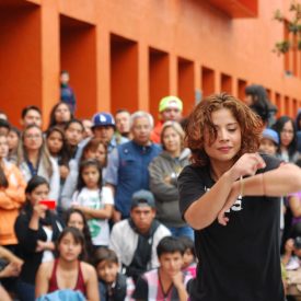Fotografía de la "Batalla B-girls" que se llevó a cabo el 31 de mayo de 2015 como parte del encuentro internacional Danza Urbana Generación Hip Hop realizado en el Centro Nacional de las Artes.