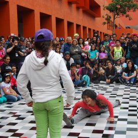 Fotografía de la "Batalla B-girls" que se llevó a cabo el 31 de mayo de 2015 como parte del encuentro internacional Danza Urbana Generación Hip Hop realizado en el Centro Nacional de las Artes.