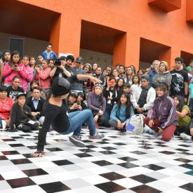Fotografía de la "Batalla B-girls" que se llevó a cabo el 31 de mayo de 2015 como parte del encuentro internacional Danza Urbana Generación Hip Hop realizado en el Centro Nacional de las Artes.