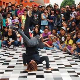Fotografía de la "Batalla B-girls" que se llevó a cabo el 31 de mayo de 2015 como parte del encuentro internacional Danza Urbana Generación Hip Hop realizado en el Centro Nacional de las Artes.