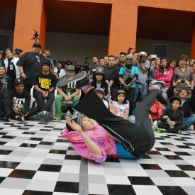 Fotografía de la "Batalla B-girls" que se llevó a cabo el 31 de mayo de 2015 como parte del encuentro internacional Danza Urbana Generación Hip Hop realizado en el Centro Nacional de las Artes.