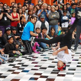 Fotografía de la "Batalla B-girls" que se llevó a cabo el 31 de mayo de 2015 como parte del encuentro internacional Danza Urbana Generación Hip Hop realizado en el Centro Nacional de las Artes.