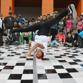 Fotografía de la "Batalla B-girls" que se llevó a cabo el 31 de mayo de 2015 como parte del encuentro internacional Danza Urbana Generación Hip Hop realizado en el Centro Nacional de las Artes.