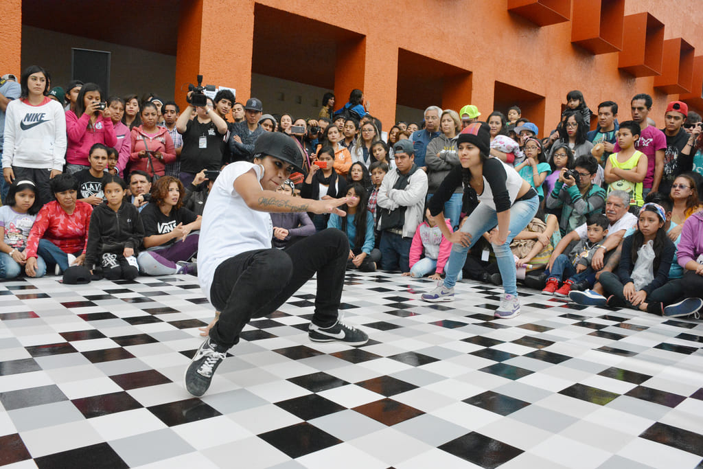 Fotografía de la "Batalla B-girls" que se llevó a cabo el 31 de mayo de 2015 como parte del encuentro internacional Danza Urbana Generación Hip Hop realizado en el Centro Nacional de las Artes.