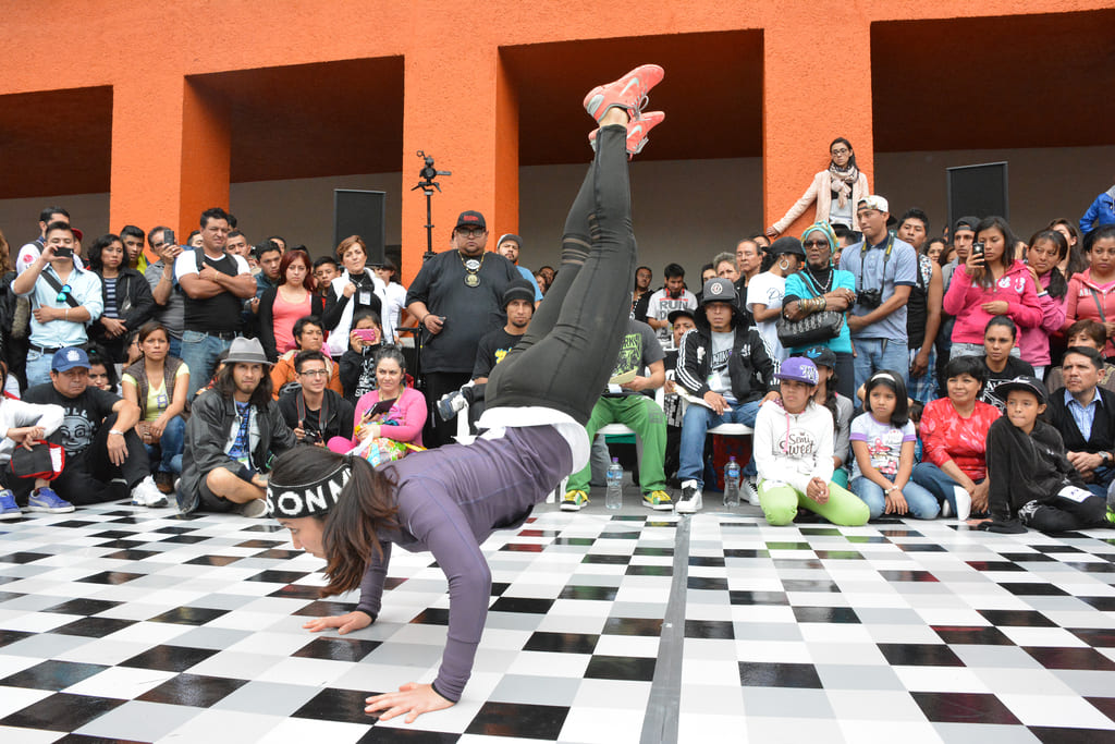 Fotografía de la "Batalla B-girls" que se llevó a cabo el 31 de mayo de 2015 como parte del encuentro internacional Danza Urbana Generación Hip Hop realizado en el Centro Nacional de las Artes.