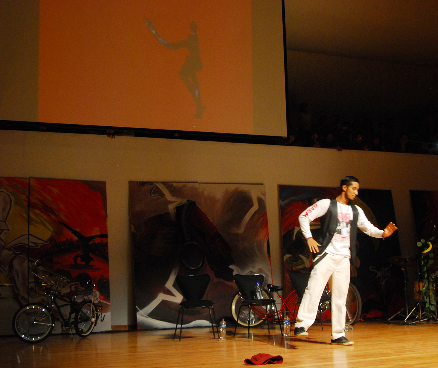 Fotografía de la "Batalla Experimental (Grand Slam Jam)" que se llevó a cabo el 31 de mayo de 2015 como parte del encuentro internacional Danza Urbana Generación Hip Hop realizado en el Centro Nacional de las Artes.