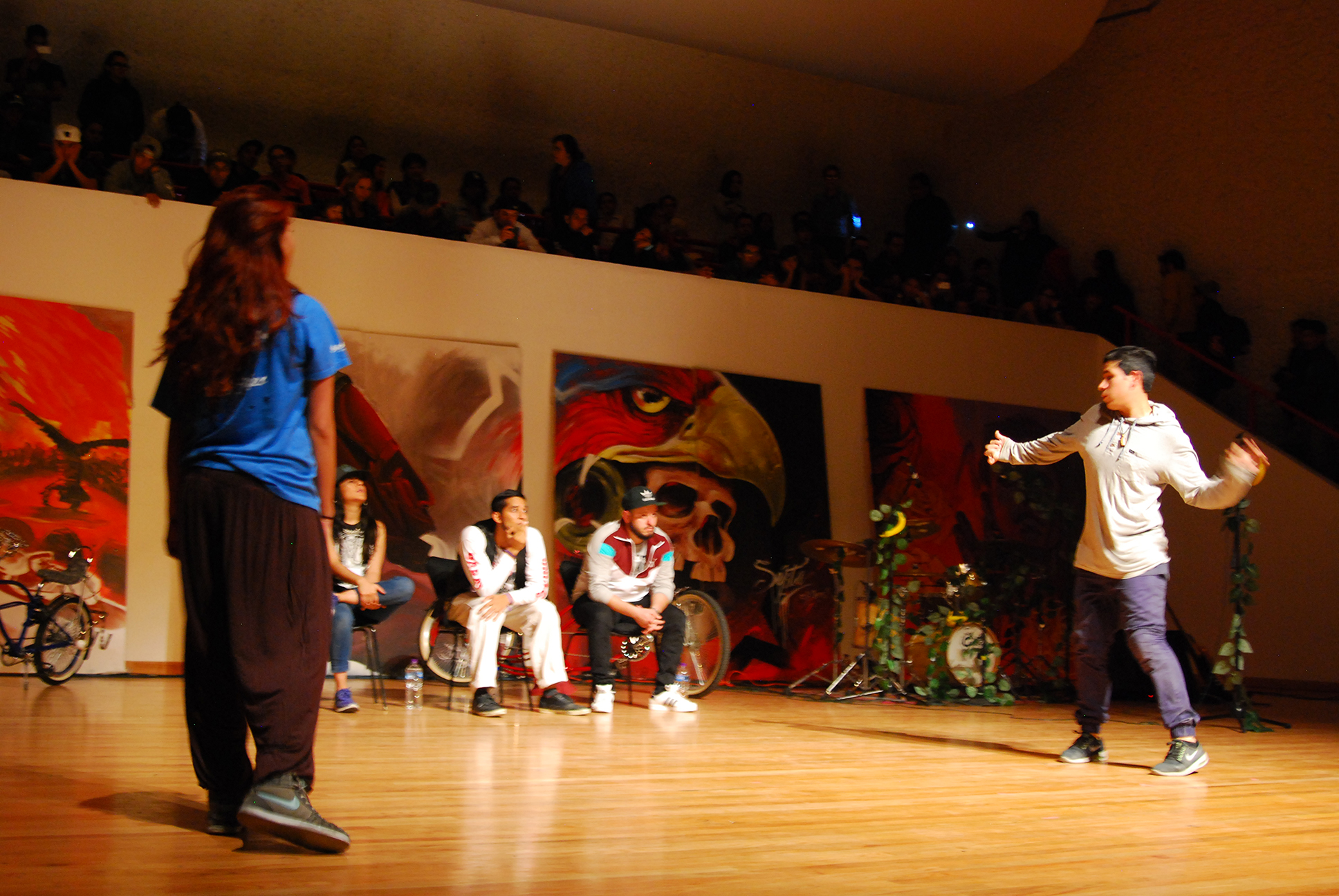 Fotografía de la "Batalla Experimental (Grand Slam Jam)" que se llevó a cabo el 31 de mayo de 2015 como parte del encuentro internacional Danza Urbana Generación Hip Hop realizado en el Centro Nacional de las Artes.