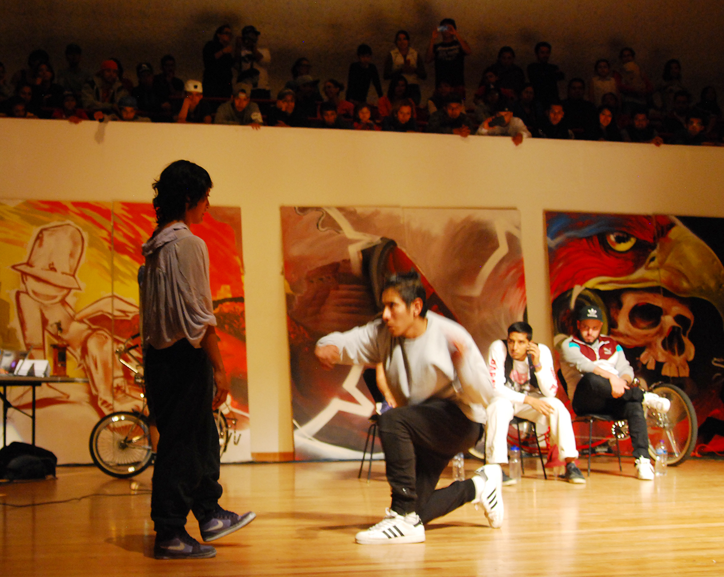 Fotografía de la "Batalla Experimental (Grand Slam Jam)" que se llevó a cabo el 31 de mayo de 2015 como parte del encuentro internacional Danza Urbana Generación Hip Hop realizado en el Centro Nacional de las Artes.