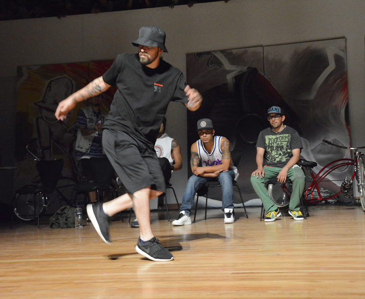 Fotografía de la "Batalla 7 to Smoke" (Grand Slam Jam)" que se llevó a cabo el 31 de mayo de 2015 como parte del encuentro internacional Danza Urbana Generación Hip Hop realizado en el Centro Nacional de las Artes.