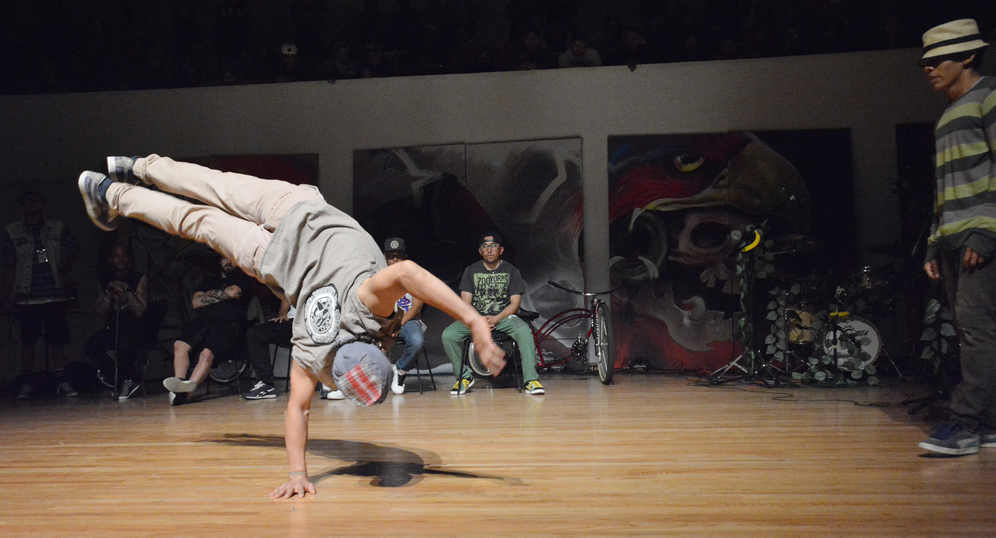 Fotografía de la "Batalla 7 to Smoke" (Grand Slam Jam)" que se llevó a cabo el 31 de mayo de 2015 como parte del encuentro internacional Danza Urbana Generación Hip Hop realizado en el Centro Nacional de las Artes.