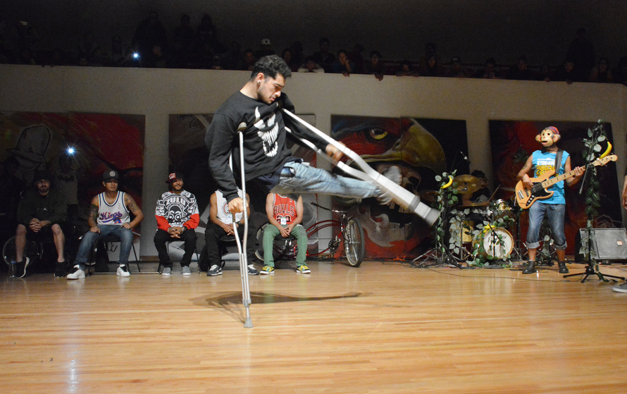 Fotografía de la "Batalla Crew vs. Crew (Grand Slam Jam)" que se llevó a cabo el 31 de mayo de 2015 como parte del encuentro internacional Danza Urbana Generación Hip Hop realizado en el Centro Nacional de las Artes.