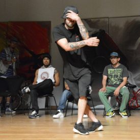 Fotografía de la "Batalla Crew vs. Crew (Grand Slam Jam)" que se llevó a cabo el 31 de mayo de 2015 como parte del encuentro internacional Danza Urbana Generación Hip Hop realizado en el Centro Nacional de las Artes.