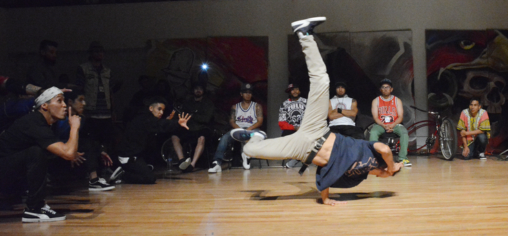 Fotografía de la "Batalla Crew vs. Crew (Grand Slam Jam)" que se llevó a cabo el 31 de mayo de 2015 como parte del encuentro internacional Danza Urbana Generación Hip Hop realizado en el Centro Nacional de las Artes.