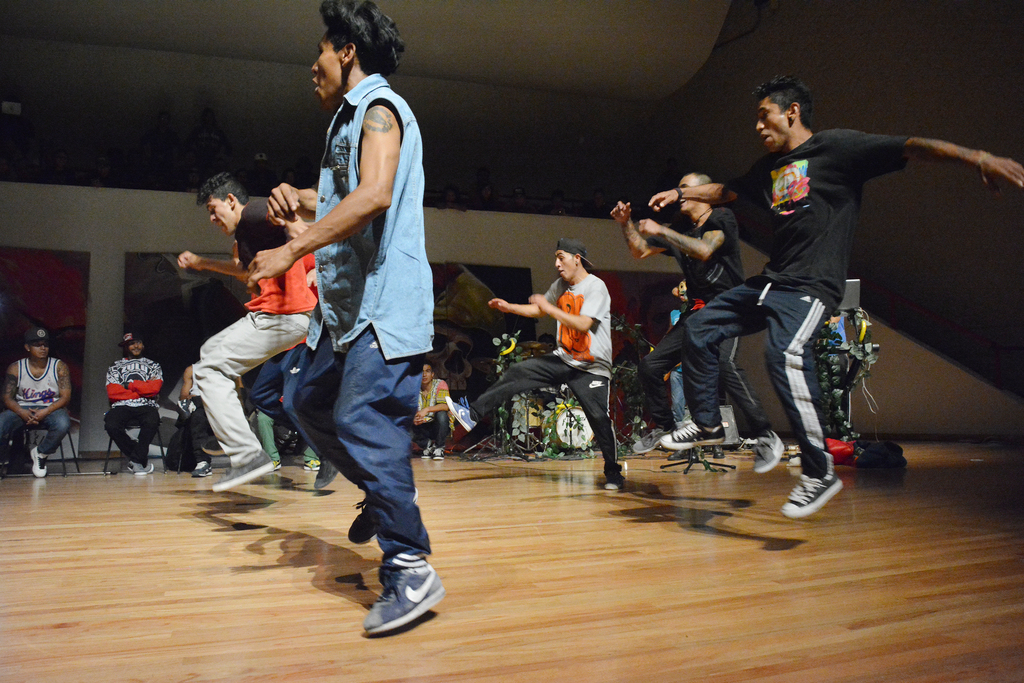 Fotografía de la "Batalla Crew vs. Crew (Grand Slam Jam)" que se llevó a cabo el 31 de mayo de 2015 como parte del encuentro internacional Danza Urbana Generación Hip Hop realizado en el Centro Nacional de las Artes.